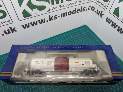 PRE-OWNED Genesis HO Gauge RCRX GATC SHN 20K Tank Car #1146[G96560]