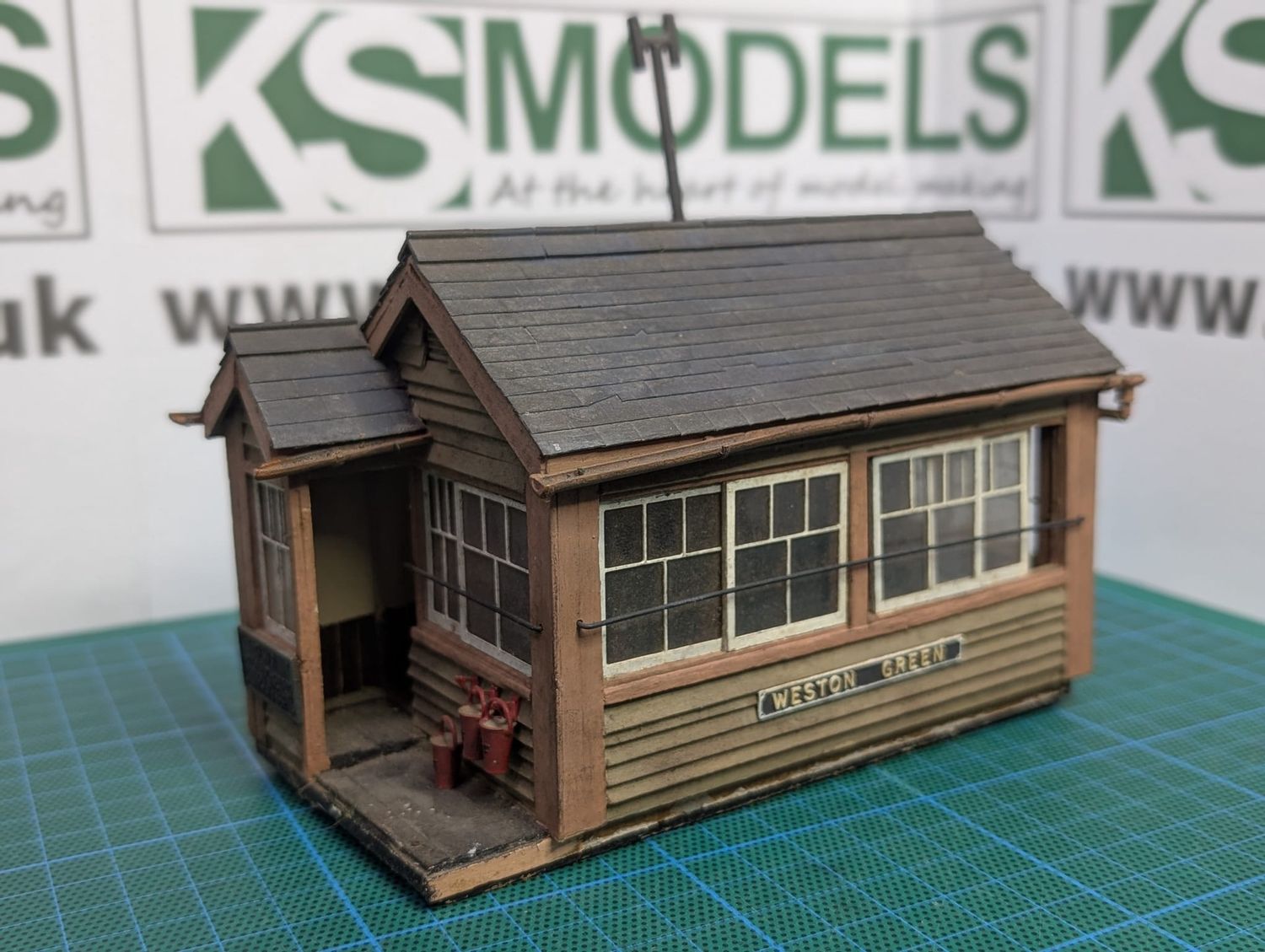 PRE-OWNED Scratch-Built O Gauge/7mm GWR Signal Box
