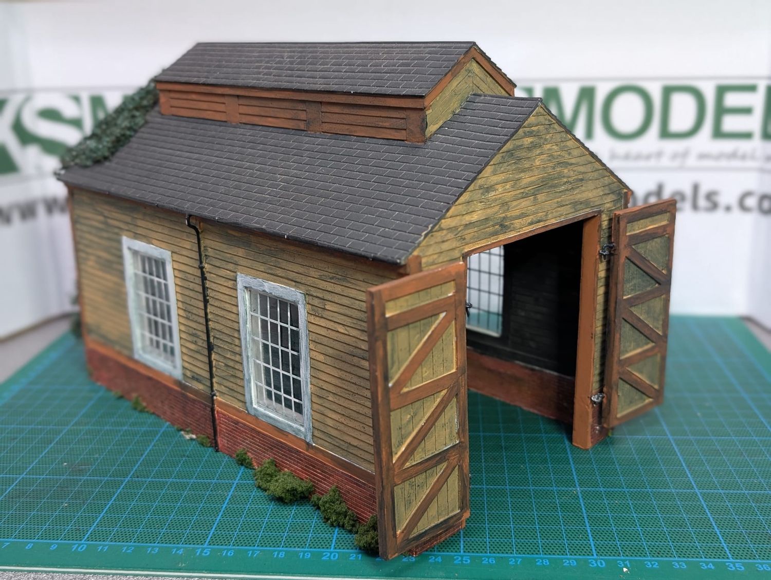 PRE-OWNED Scenecraft O Gauge/7mm GWR Engine Shed