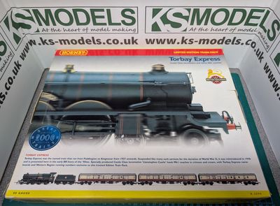 PRE-OWNED Hornby R2090 Limited Edition &#39;Torbay Express&#39;; &#39;Llanstephen Castle&#39; locomotive with three Mk1 Coaches [C1]
