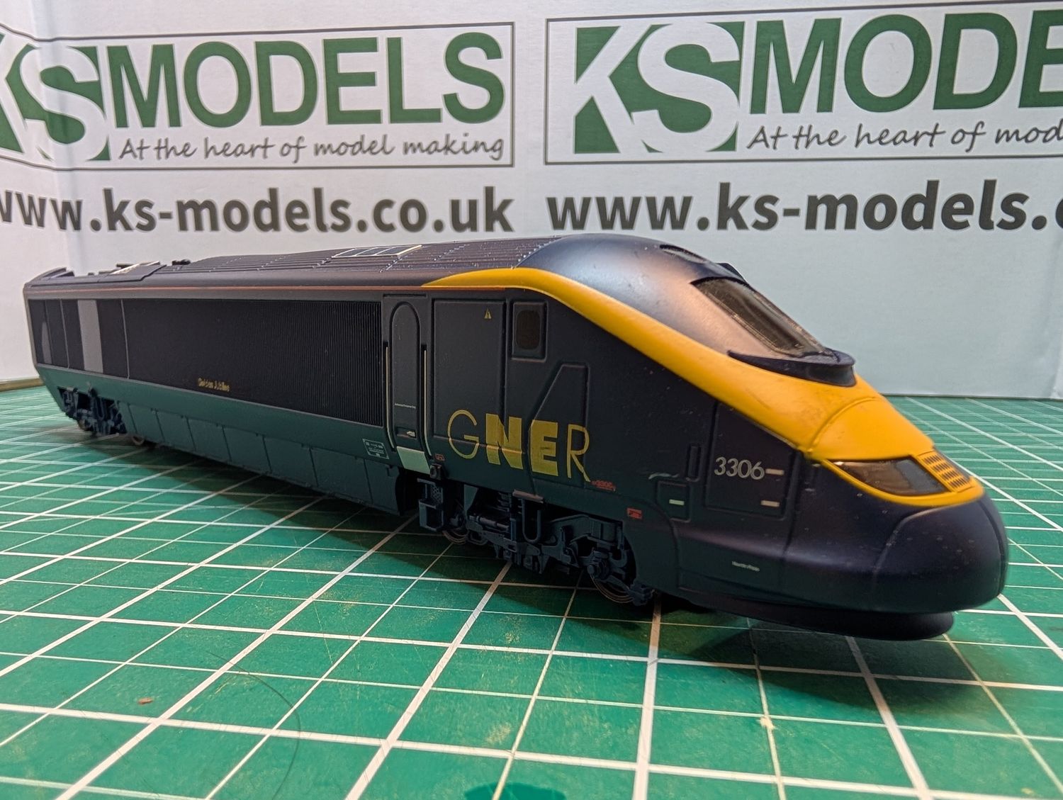 PRE-OWNED Hornby R2197A GNER &#39;The White Rose&#39; Class 373 [C2]