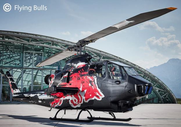 Revell Bell AH-1F Cobra &#39;The Flying Bulls&#39; Gift Set (1:48) [05640]