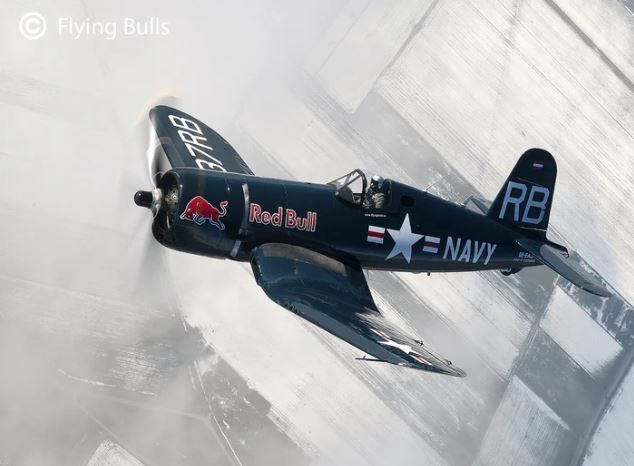 Revell Vought F4U-4 Corsair &#39;The Flying Bulls&#39; Gift Set (1:48) [05641]