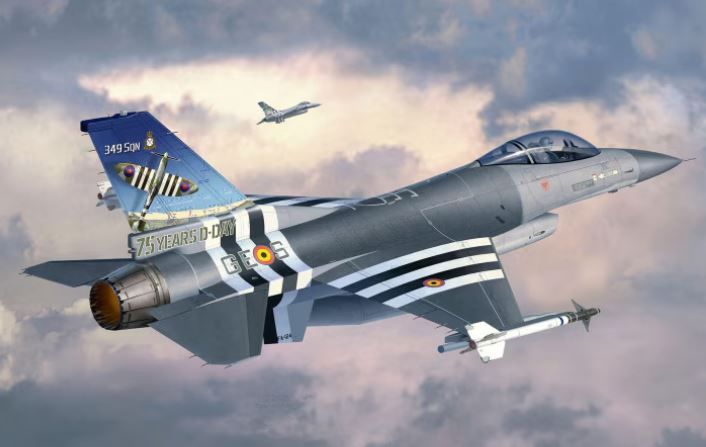 Revell F-16 Falcon (50th Anniversary) [03802]