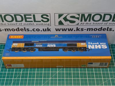 Hornby R30069 GBRf Class 66, Captain Tom Moore – A True British Inspiration