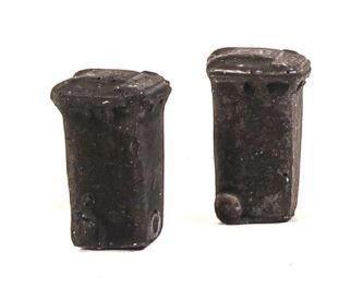 Harburn Hobbies SS374 OO/HO Gauge Station &amp; Street Series Wheelie Bin, Closed, Black (2) [25% DISCOUNT!]