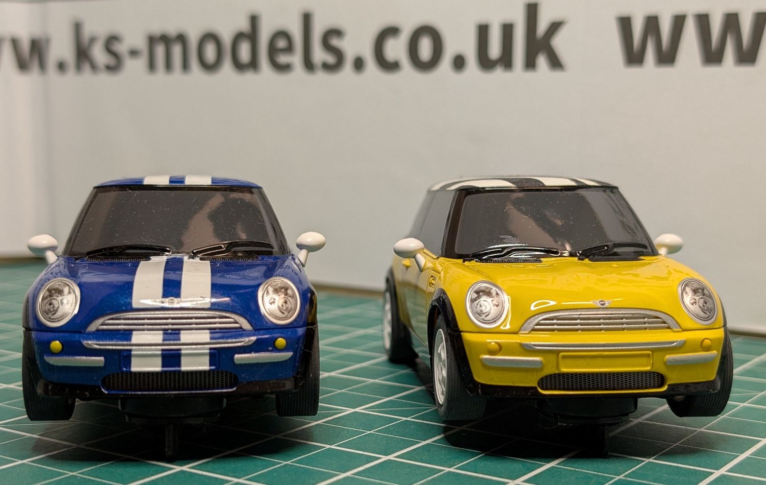 PRE-OWNED Scalextric C3128 Mini Cooper Twin Pack