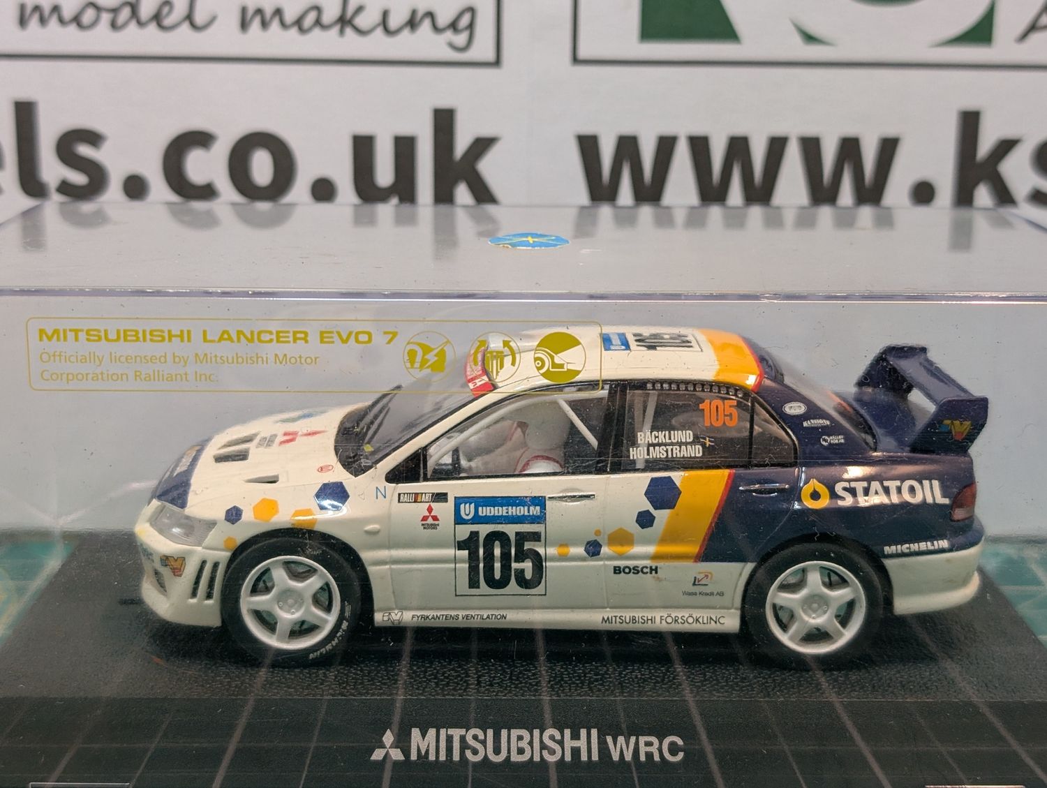 PRE-OWNED Scalextric C2588 Mitsubishi Lancer Evo 7 Backlund/Holmstrand No.105