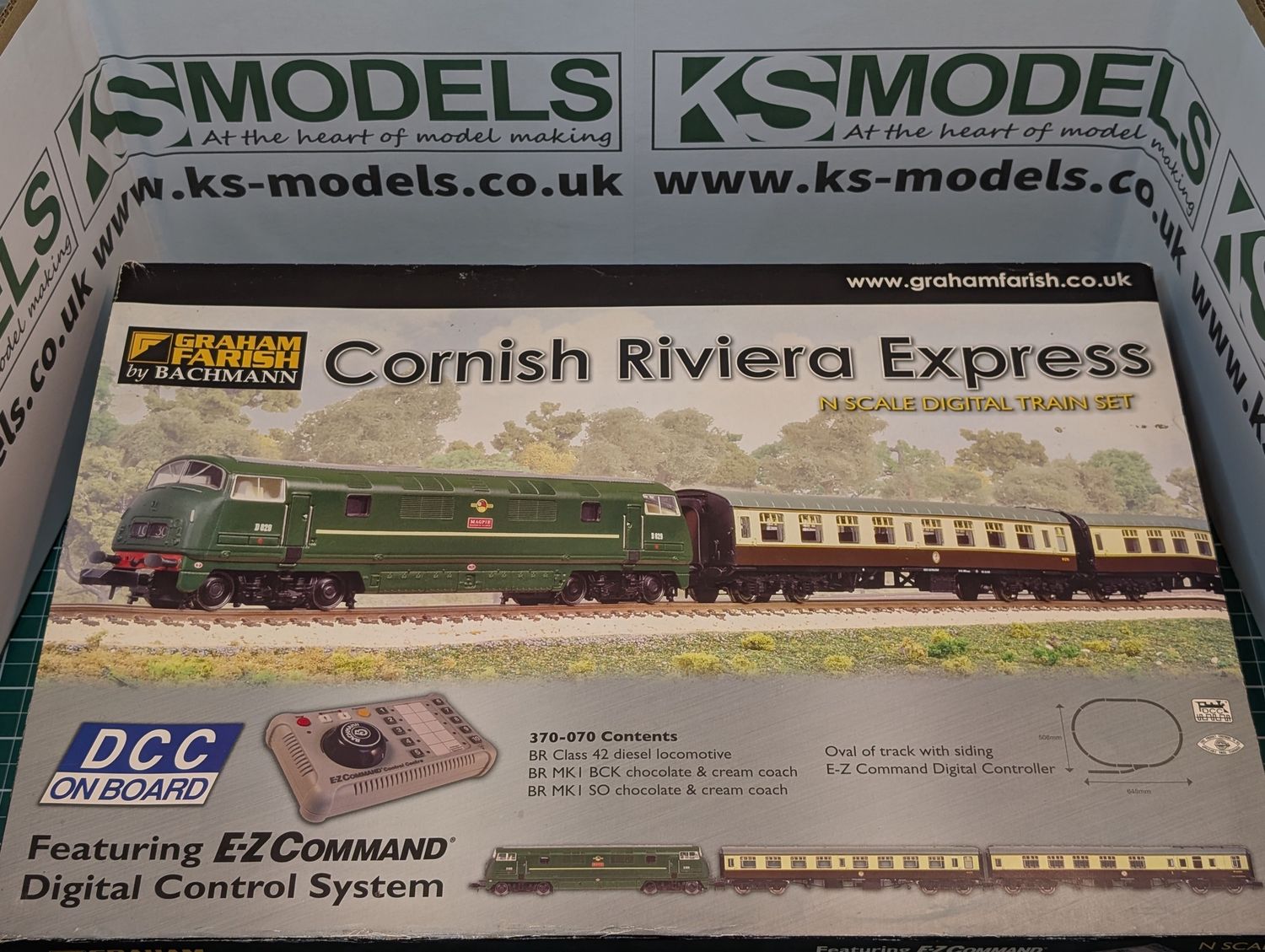 PRE-OWNED Graham Farish Cornish Riviera Express DCC Train Set [370-070]
