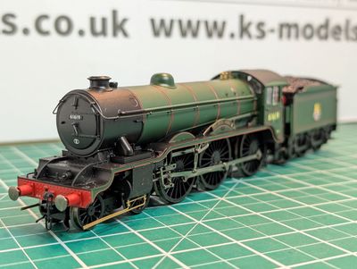 PRE-OWNED Hornby Class B17 'Welbeck Abbey' 61619, BR Green Early Crest. AS NEW! [C1]