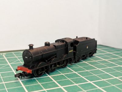 PRE-OWNED Graham Farish Fowler 4F, 44143, BR Black, Early Crest [370-175] [C2]