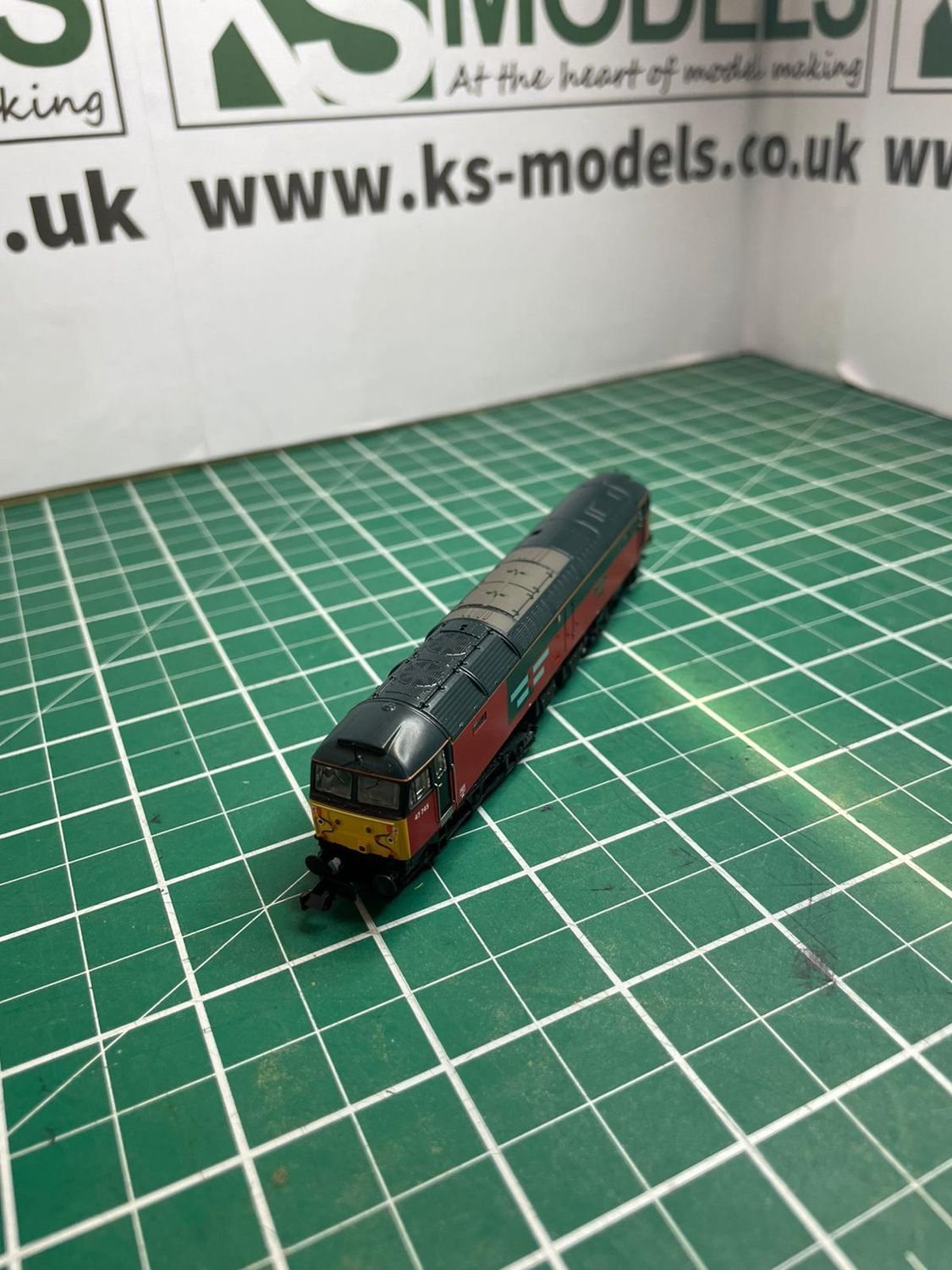 PRE-OWNED Graham Farish Class 47/7, 47745, 'Royal London Society for the Blind', Rail Express Systems, DCC SOUND FITTED [372-262SF] [C1]