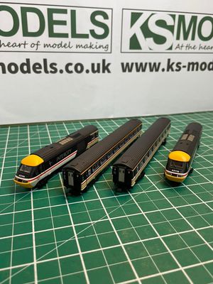 PRE-OWNED Dapol ND-122B Class 43 HST 125 Intercity Swallow Livery [C1]