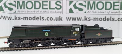 PRE-OWNED Hornby R2221 Merchant Navy Class, 'Tangmere', 34067, BR Green, Late crest [C2]