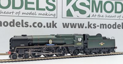 PRE-OWNED Hornby R2607 Rebuilt Battle of Britain, 34088, '213 Squadron', BR Green, Late crest [C1]