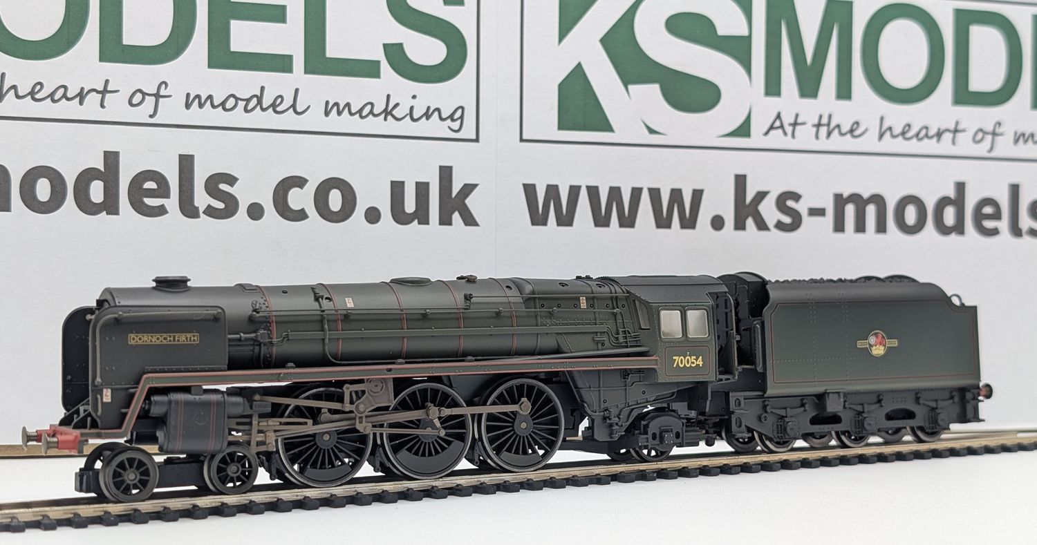 PRE-OWNED Hornby R2457 Britannia Class, 70054, BR Green, late crest, factory weathered [C1]