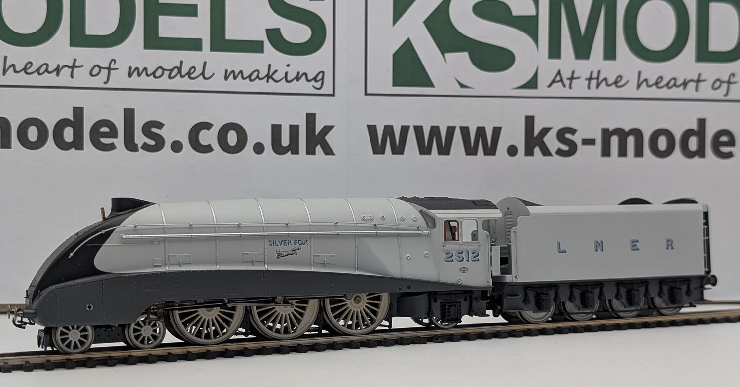 PRE-OWNED Hornby R099, A4 Class 'Silver Fox' 2512, LNER Grey [C3]