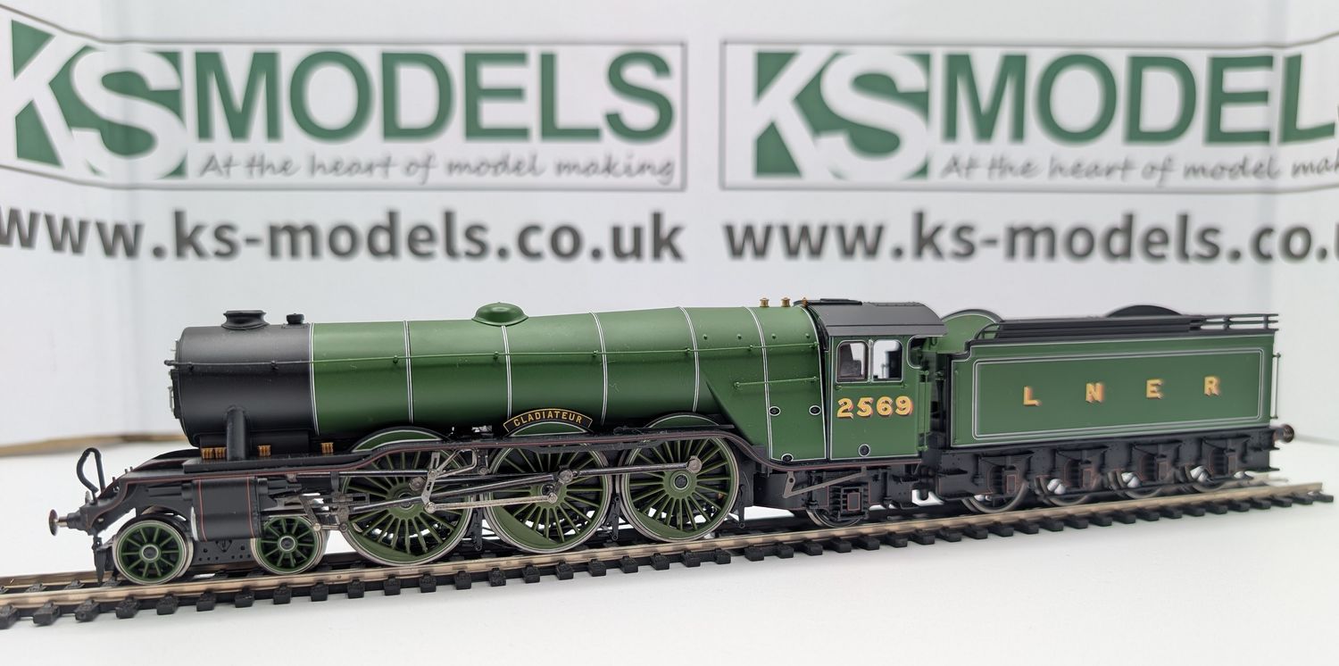PRE-OWNED Hornby Class A1 'Gladiateur', 2569, LNER Green [R2598M] [C1]