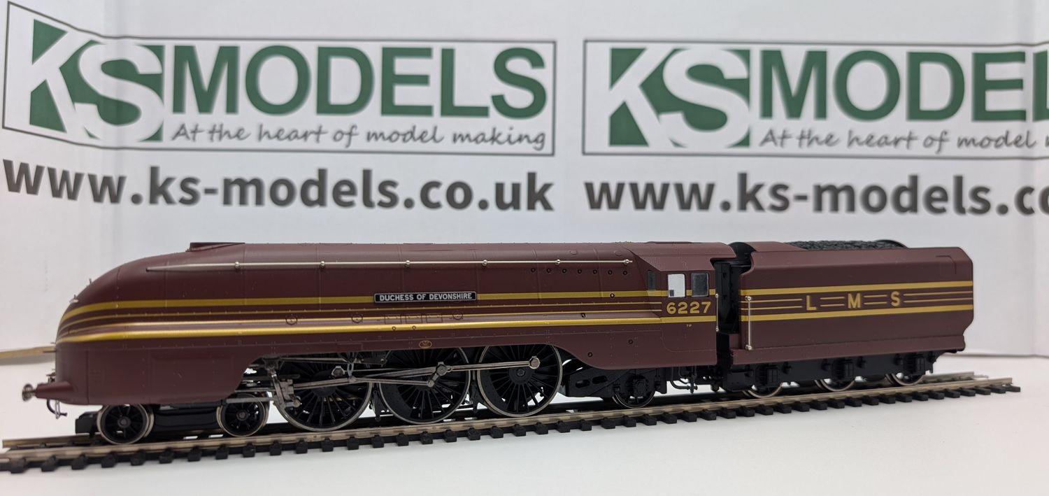 PRE-OWNED Hornby Duchess class, 'Duchess of Devonshire', 6227, LMS Crimson [R2659M] [C1]