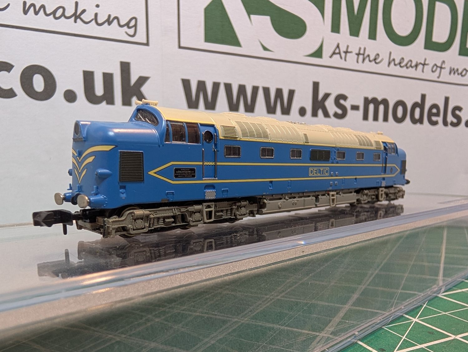 Graham Farish Prototype Deltic DP1 from 'The Merseyside Express' train set [370-275] [C1]