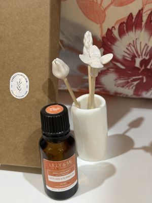 Bud Vase Flower Gift Set with Oil