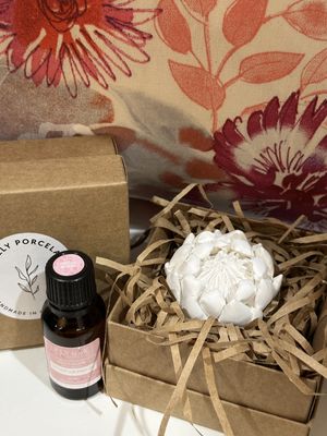 Essential Protea and Oil Gift Set Small
