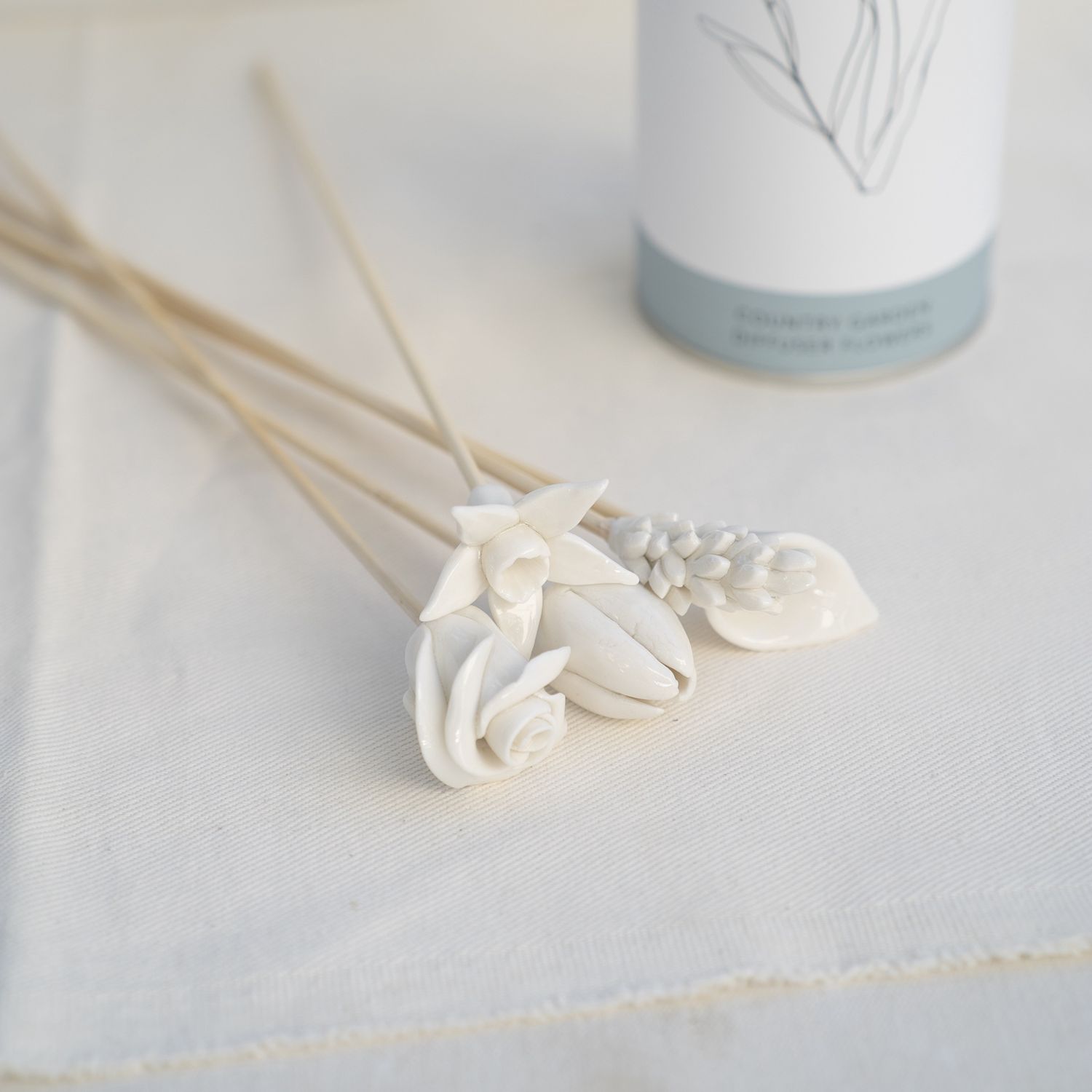 Purely Porcelain Diffuser Flower Set, Design: Country
