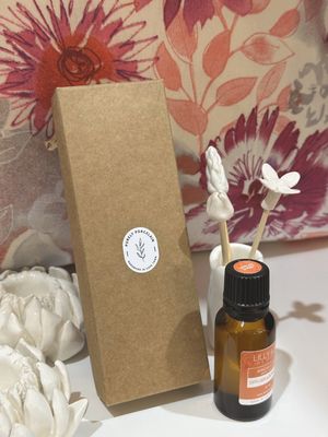 Bud Vase Flower Gift Set with Oil