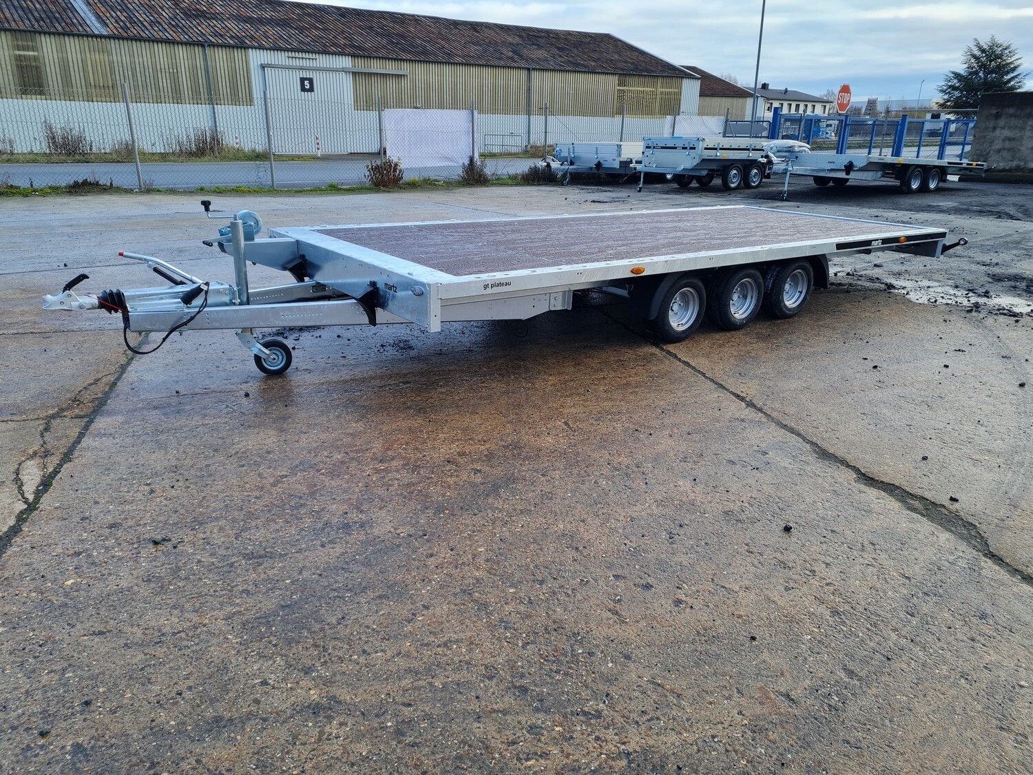 Martz Autoanhänger Autotrailer Plattformanhänger Hochlader 5,07m x 2,11m 3,5t 3-Achser mit Siebdruckboden⭐NEU⭐