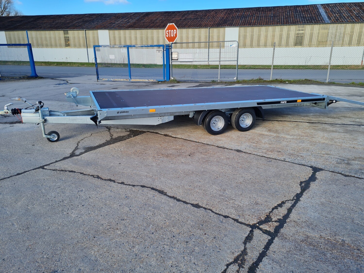 Martz Autoanhänger Plattformanhänger Autotrailer Hochlader 4,06m x 2,11m_3000kg⭐NEU⭐