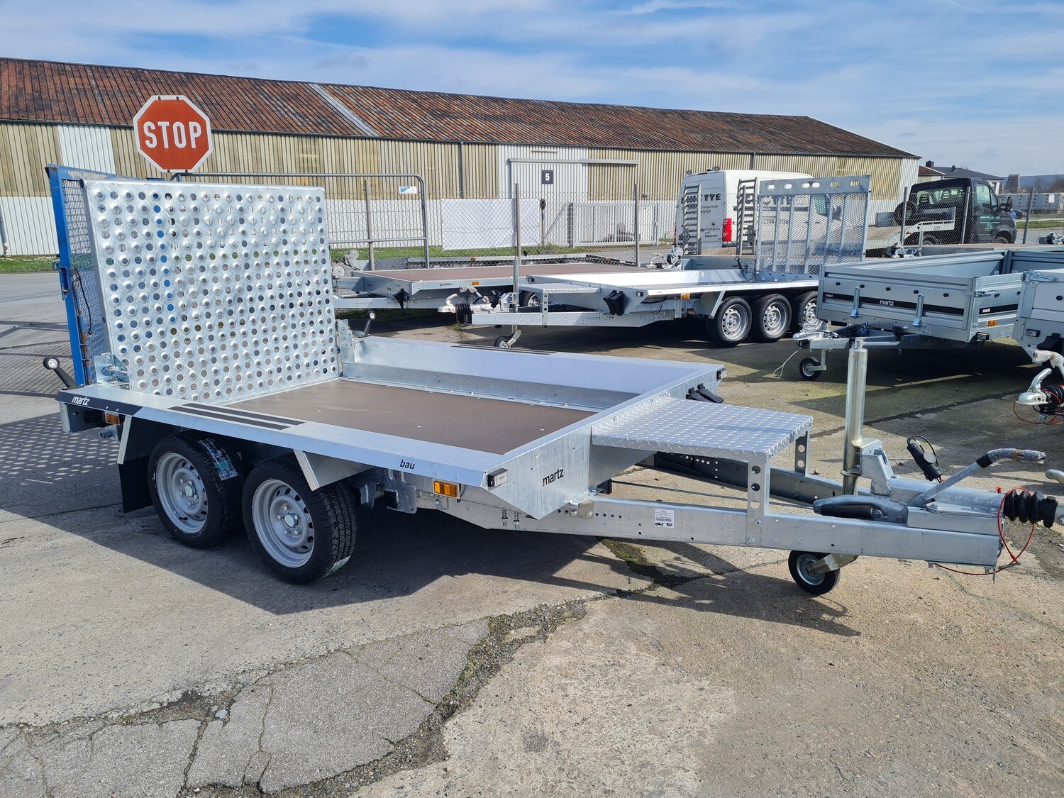 Autoanhänger Baumaschinenanhänger Maschinentrailer 2,60m x 1,53m 2700kg⭐NEU⭐