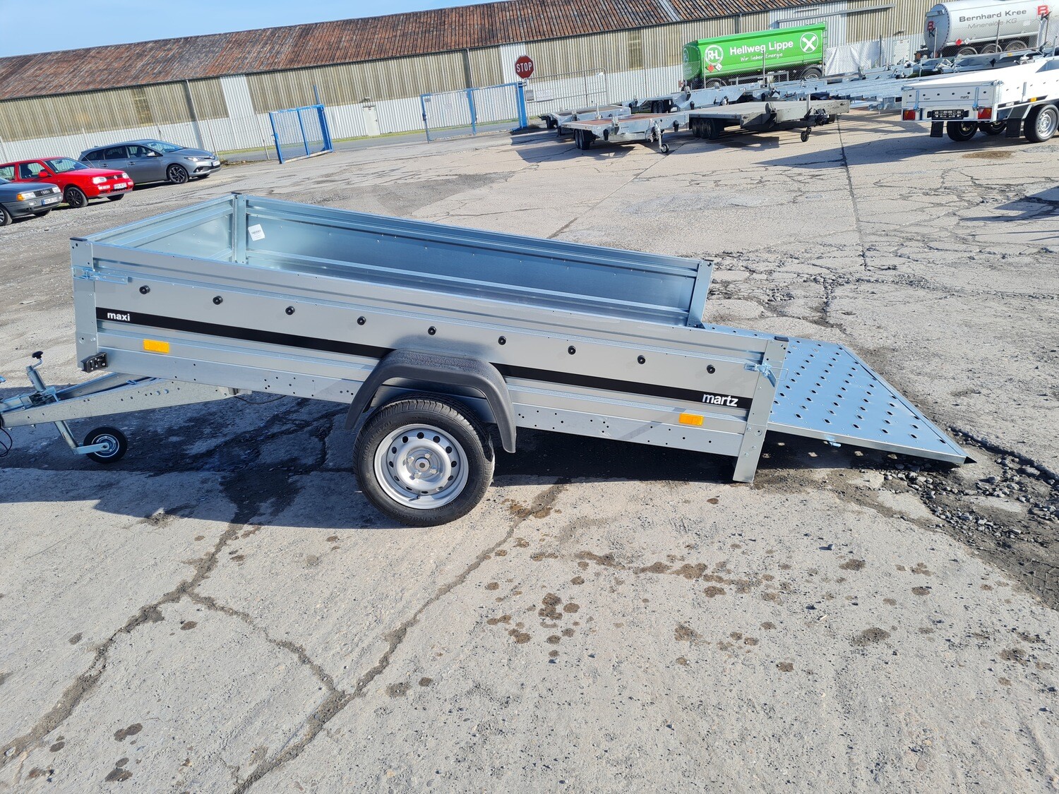 Autoanhänger Kastenanhänger Tieflader kippbar mit Rampe 2,64m x 1,26m 750kg⭐NEU⭐
