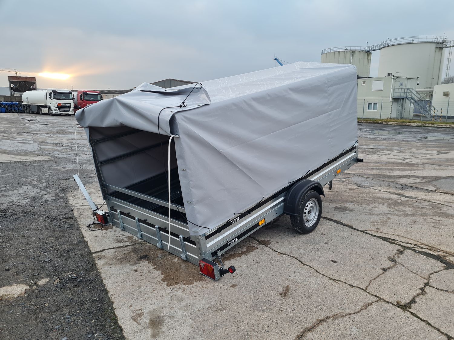 Autoanhänger Plattformanhänger kippbar 3,30m x 1,84m 750kg mit Plane⭐NEU⭐