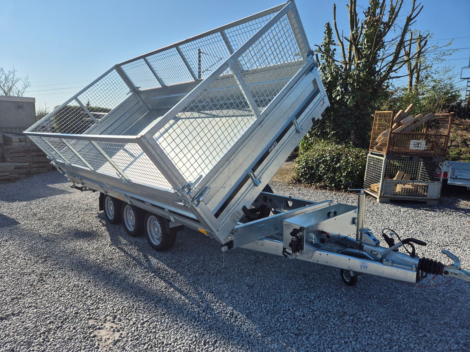 Martz Autoanhänger Dreiseitenkipper Kipper 4,05m x 2,0m 3,5t Stahlbordwände mit E-Pumpe inkl. Gitteraufsatz⭐NEU⭐