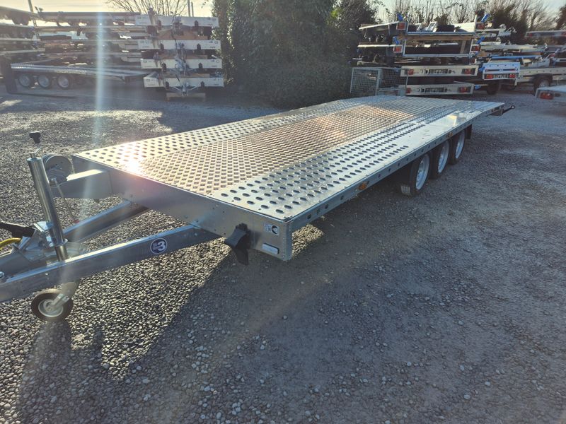Martz Autoanhänger Autotransporter Trailer 6,0m x 2,15m 3,5t 3 Achsen mit Aluriffelblech mittig und abgesenkte Ladefläche hinten⭐NEU⭐