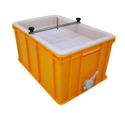 Uncapping tray 300 mm with plastic strainer and spike