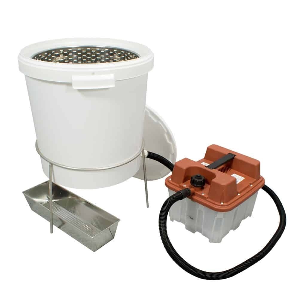 Plastic pail based wax melter with steam generator, 33l