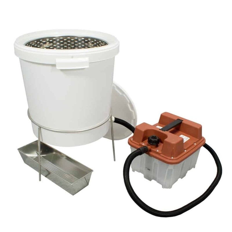 Plastic pail based wax melter with steam generator, 33l