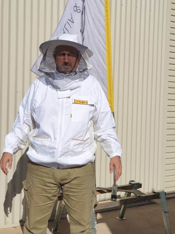 Ventilated Mesh Beekeeping Jacket with Hat - PREMIUM LINE
