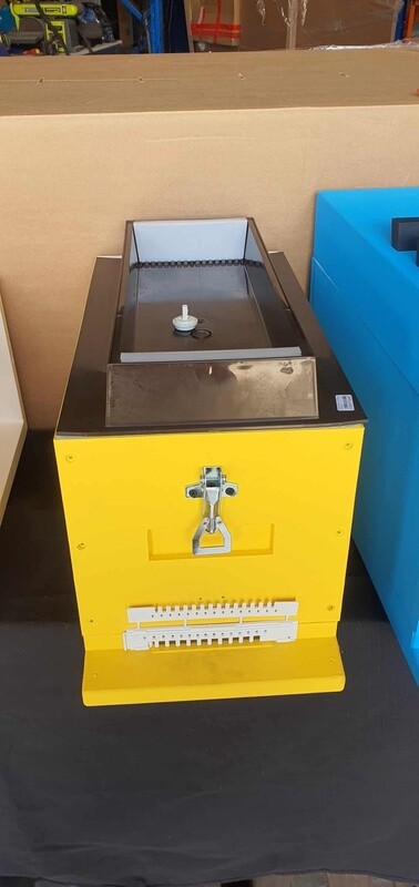 Feeder for 6 frame beehive/nuc