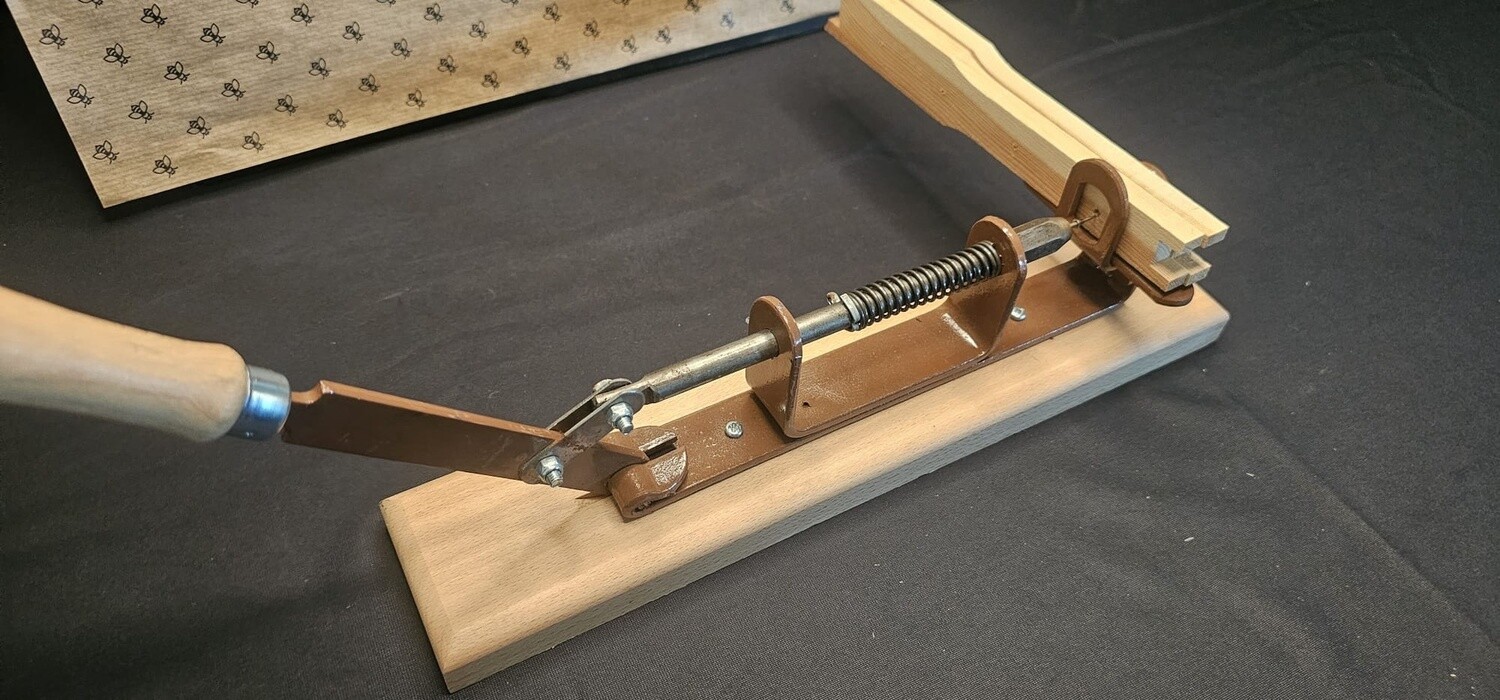 Eyelet punch