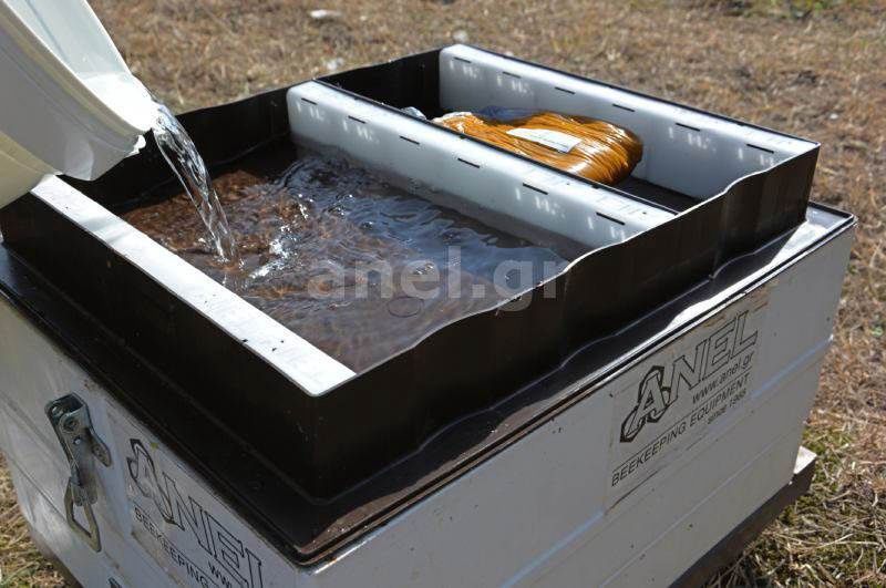 Top Feeder ANEL with Divided Compartments 4+3Lt, 10 frame cap, Langstroth
