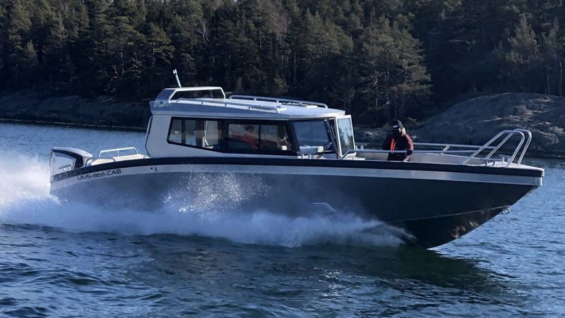 UMS Tuna 865 Cabine