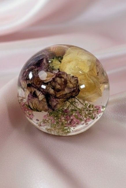 Kugel aus Epoxidharz mit flacher Stellfläche in 2 Größen