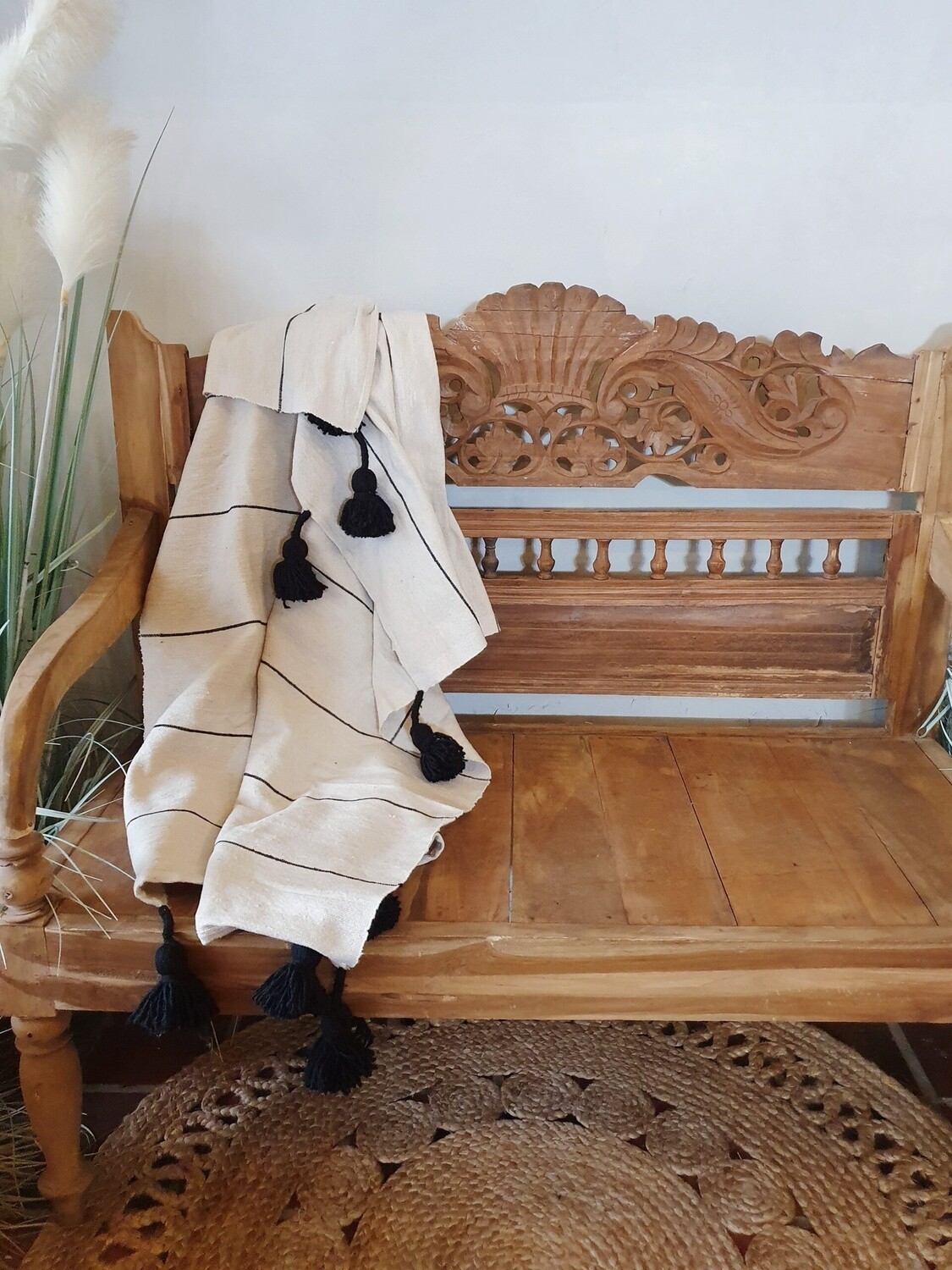 PLAID met Poms Zand /Zwarte streep