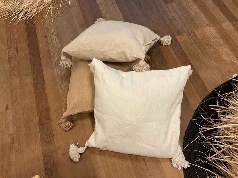 PomPom kussen 50x50 wit/ zand/ camel