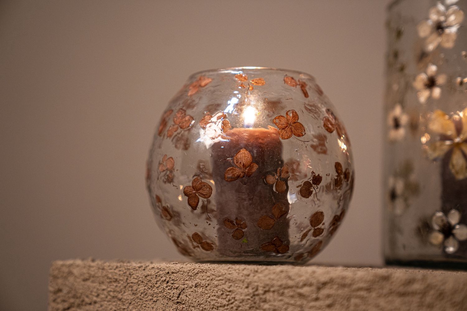 Faron Brown glass stormlight round real flowers