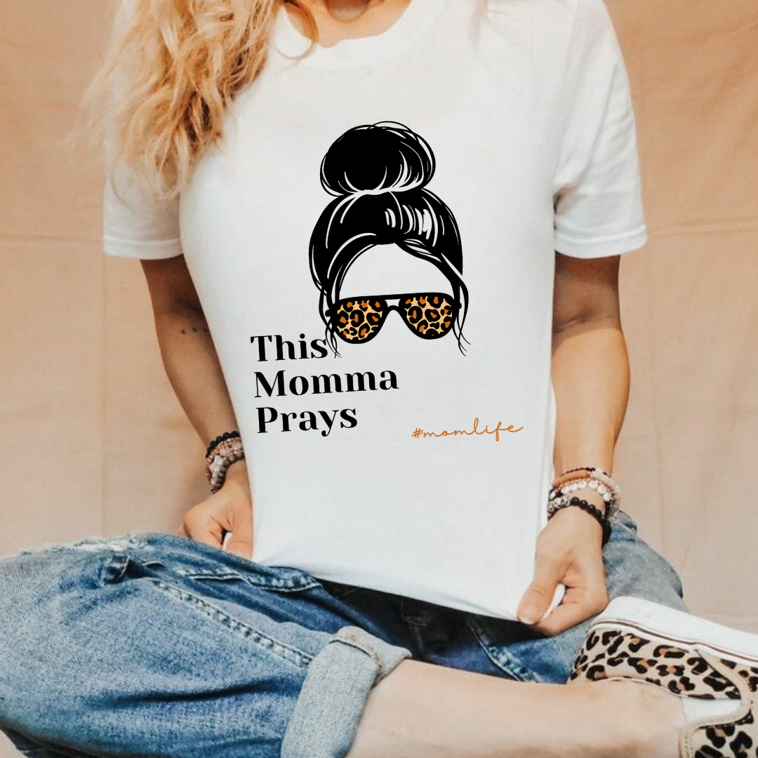 THIS MOMMA PRAYS - TEE