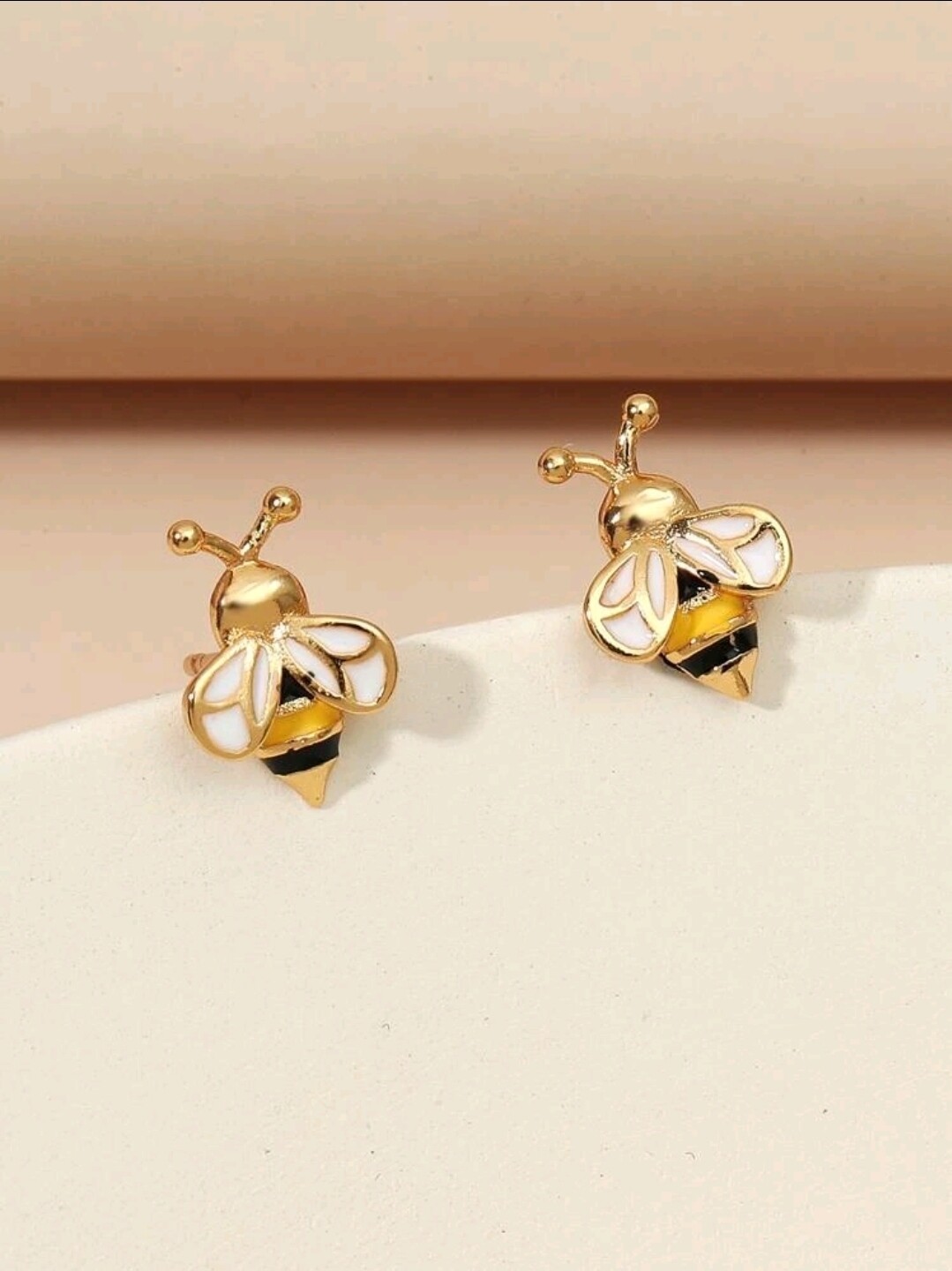 CUTE AS CAN BEE EARRINGS