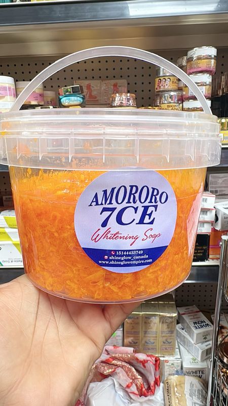 Amororo 7ce Whitening Soap